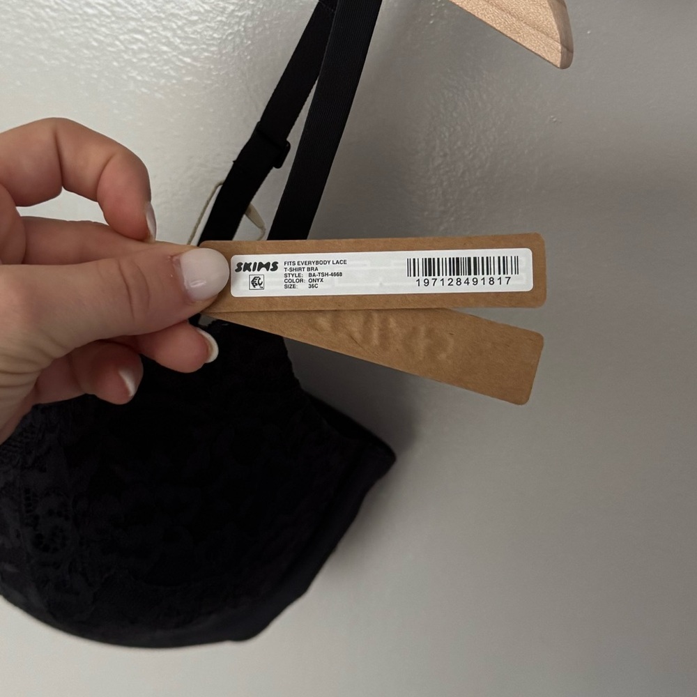 Skims Fits Everybody Lace T-Shirt Bra - Picture 2 of 7